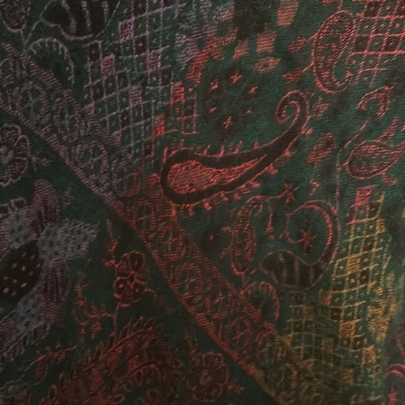 Paisley wool like poncho - Picture 4 of 4